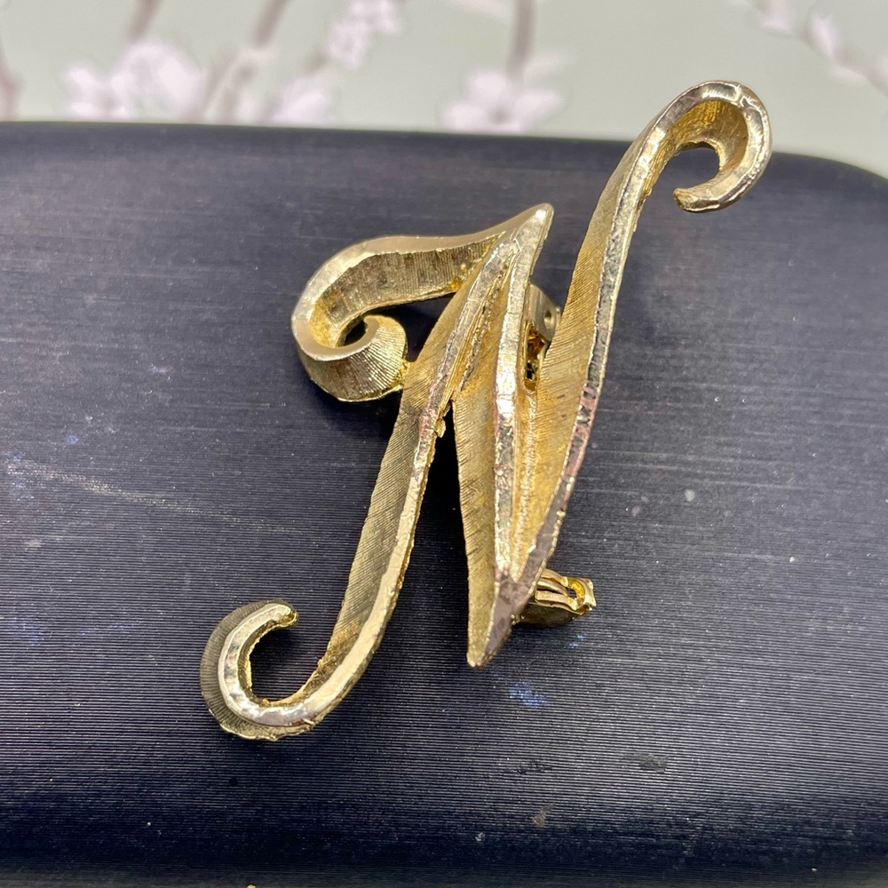 Vintage Signed Mamselle Gold Tone Brooch Pin with Initial 'N'